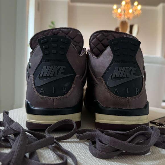 A Ma Maniere Jordan 4 - Picture 3 of 9